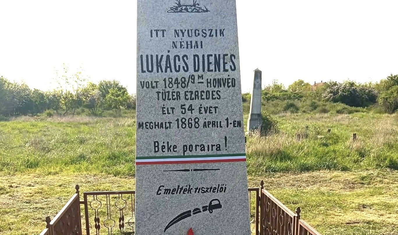Idő és tisztelet: sírhelyeket restauráltak a nádudvari temetőben