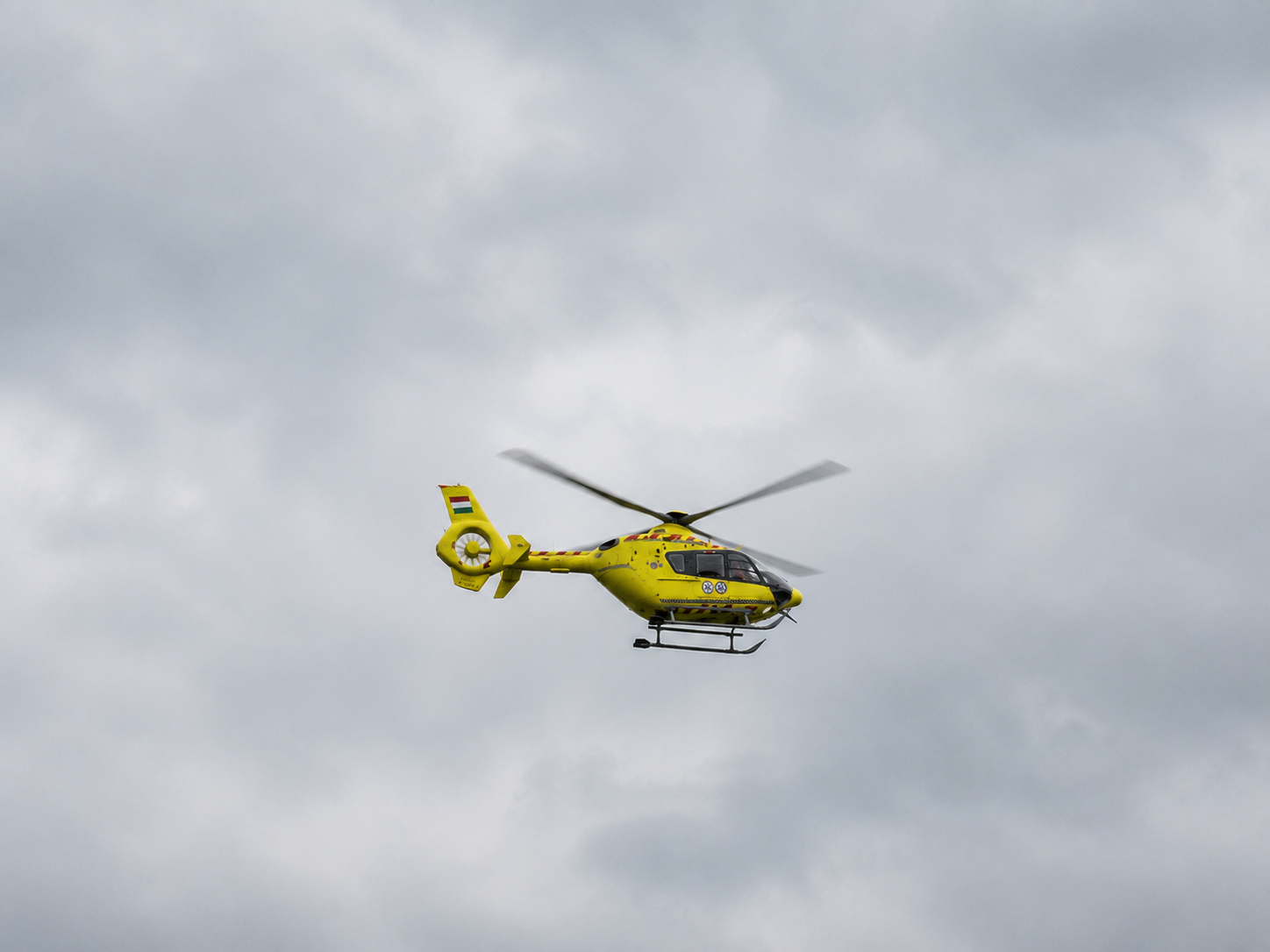 Mentőhelikopter érkezett Nádudvarra, egy nő életét már nem lehetett megmenteni